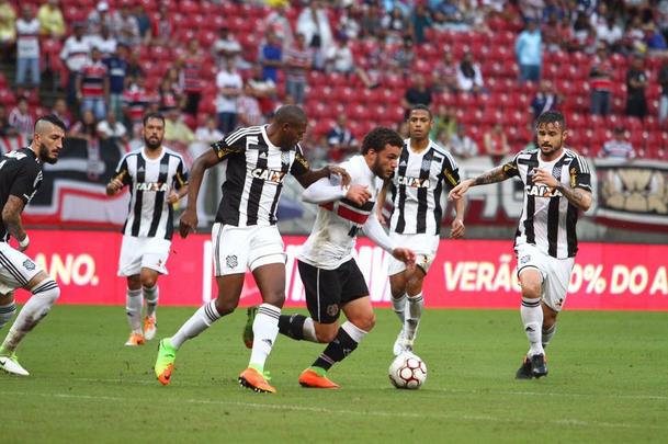 Empurrado pela torcida, que foi em bom nmero  arena, equipe coral encontrou um adversrio disposto a surpreender fora de casa e teve trabalho na partida