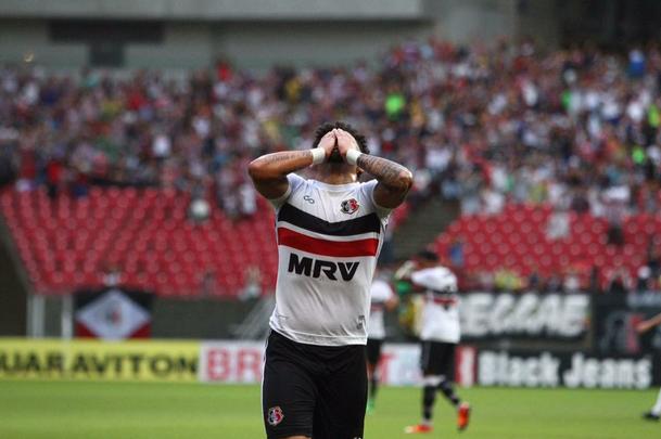 Empurrado pela torcida, que foi em bom nmero  arena, equipe coral encontrou um adversrio disposto a surpreender fora de casa e teve trabalho na partida