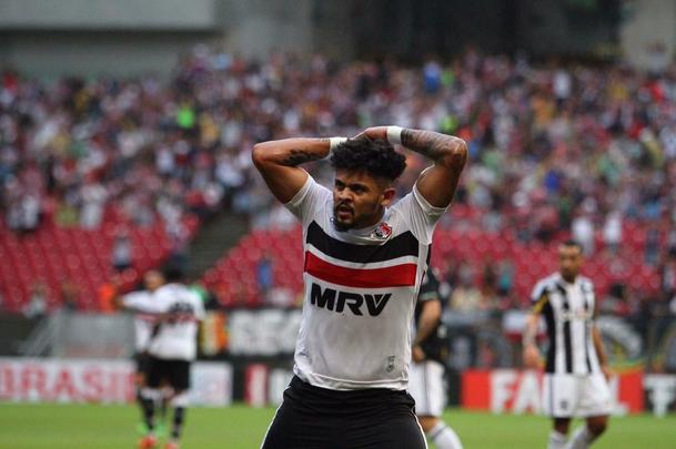 Empurrado pela torcida, que foi em bom nmero  arena, equipe coral encontrou um adversrio disposto a surpreender fora de casa e teve trabalho na partida