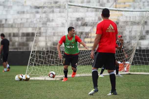 Elenco rubro-negro fez o 'reconhecimento' do gramado e treinou no campo que decidir o ttulo do Estadual