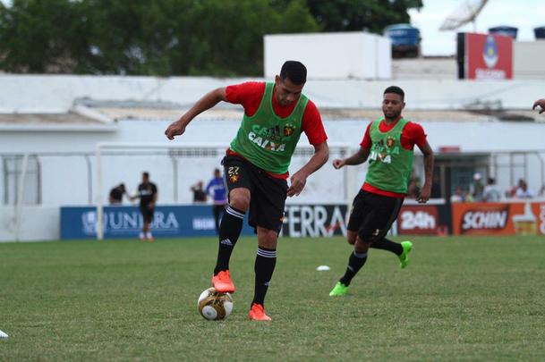 Elenco rubro-negro fez o 'reconhecimento' do gramado e treinou no campo que decidir o ttulo do Estadual