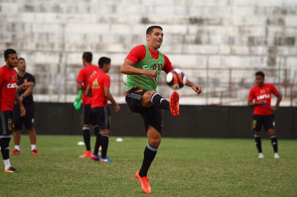 Elenco rubro-negro fez o 'reconhecimento' do gramado e treinou no campo que decidir o ttulo do Estadual
