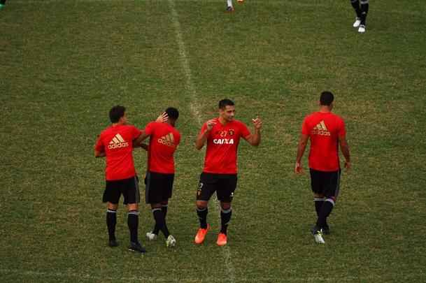 Elenco rubro-negro fez o 'reconhecimento' do gramado e treinou no campo que decidir o ttulo do Estadual