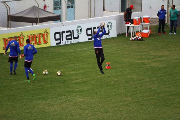 Elenco rubro-negro fez o 'reconhecimento' do gramado e treinou no campo que decidir o ttulo do Estadual