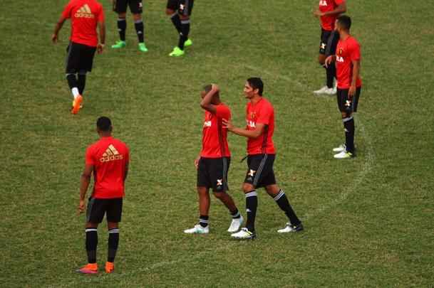 Elenco rubro-negro fez o 'reconhecimento' do gramado e treinou no campo que decidir o ttulo do Estadual