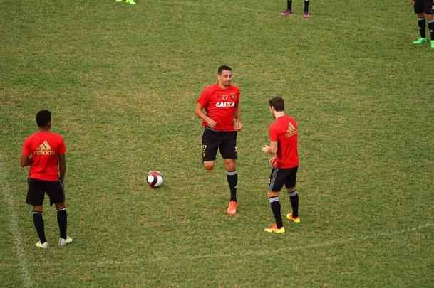 Elenco rubro-negro fez o 'reconhecimento' do gramado e treinou no campo que decidir o ttulo do Estadual