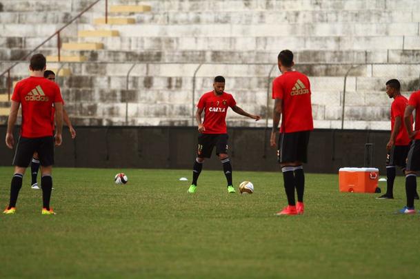 Elenco rubro-negro fez o 'reconhecimento' do gramado e treinou no campo que decidir o ttulo do Estadual