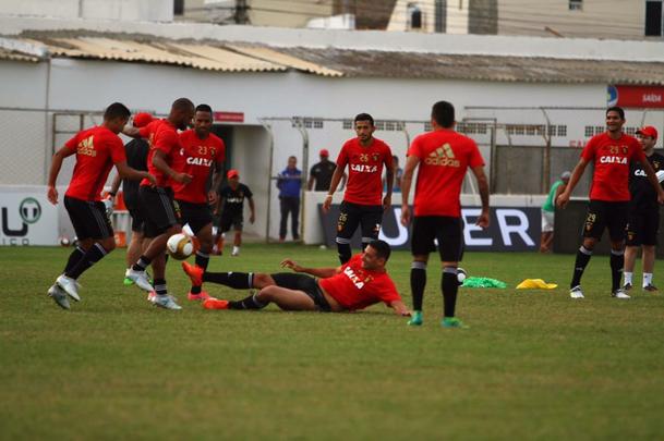 Elenco rubro-negro fez o 'reconhecimento' do gramado e treinou no campo que decidir o ttulo do Estadual
