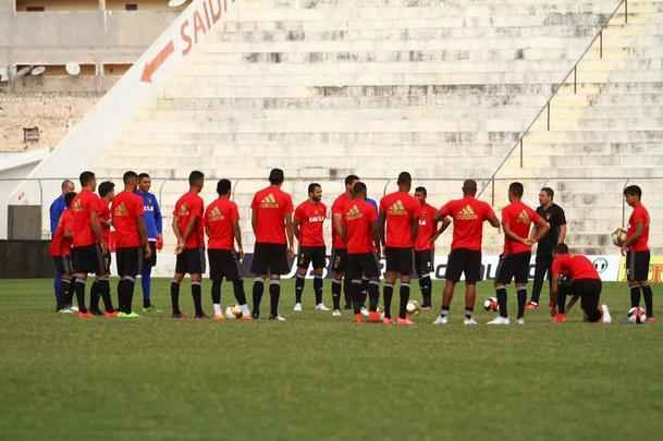 Elenco rubro-negro fez o 'reconhecimento' do gramado e treinou no campo que decidir o ttulo do Estadual