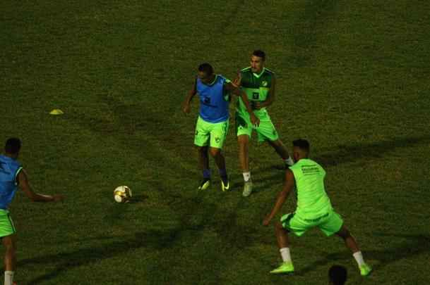 Elenco do Salgueiro trabalhou no estdio Cornlio de Barros, visando aprimorar ltimos detalhes antes da final do Campeonato Pernambucano