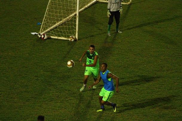Elenco do Salgueiro trabalhou no estdio Cornlio de Barros, visando aprimorar ltimos detalhes antes da final do Campeonato Pernambucano