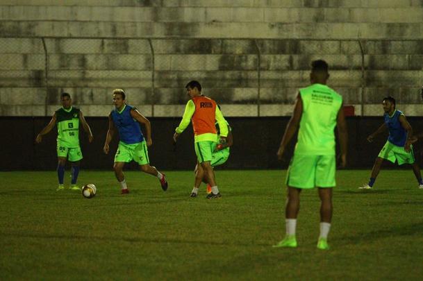 Elenco do Salgueiro trabalhou no estdio Cornlio de Barros, visando aprimorar ltimos detalhes antes da final do Campeonato Pernambucano