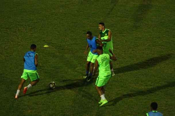 Elenco do Salgueiro trabalhou no estdio Cornlio de Barros, visando aprimorar ltimos detalhes antes da final do Campeonato Pernambucano