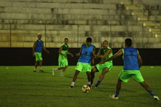 Elenco do Salgueiro trabalhou no estdio Cornlio de Barros, visando aprimorar ltimos detalhes antes da final do Campeonato Pernambucano