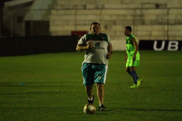 Elenco do Salgueiro trabalhou no estdio Cornlio de Barros, visando aprimorar ltimos detalhes antes da final do Campeonato Pernambucano