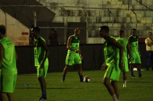 Elenco do Salgueiro trabalhou no estdio Cornlio de Barros, visando aprimorar ltimos detalhes antes da final do Campeonato Pernambucano