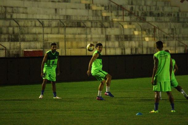 Elenco do Salgueiro trabalhou no estdio Cornlio de Barros, visando aprimorar ltimos detalhes antes da final do Campeonato Pernambucano