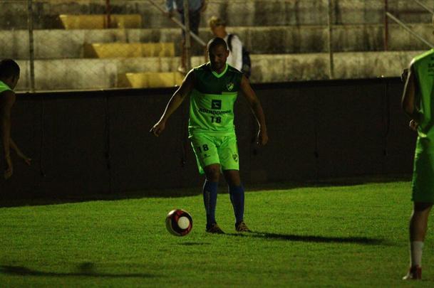 Elenco do Salgueiro trabalhou no estdio Cornlio de Barros, visando aprimorar ltimos detalhes antes da final do Campeonato Pernambucano