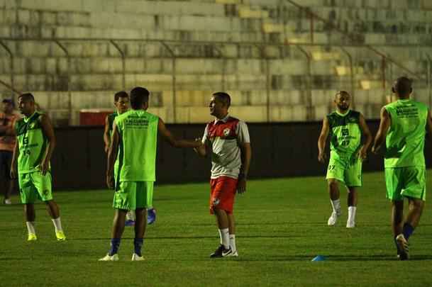 Elenco do Salgueiro trabalhou no estdio Cornlio de Barros, visando aprimorar ltimos detalhes antes da final do Campeonato Pernambucano