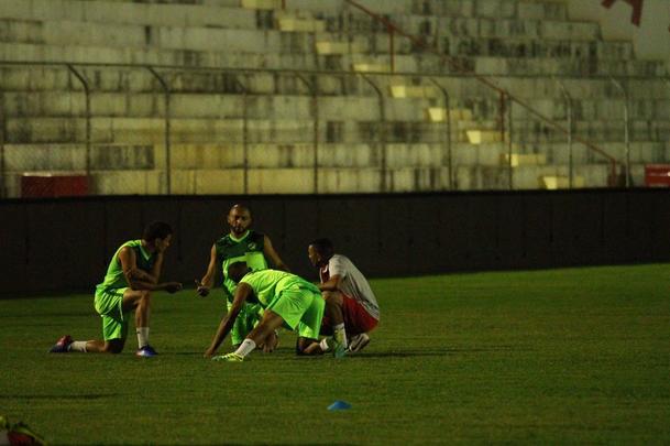 Elenco do Salgueiro trabalhou no estdio Cornlio de Barros, visando aprimorar ltimos detalhes antes da final do Campeonato Pernambucano