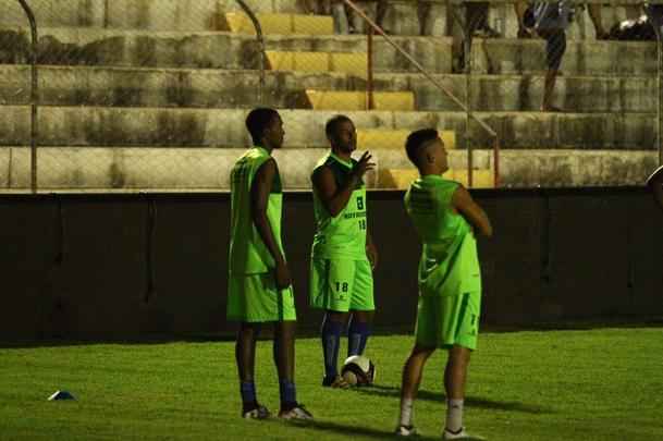 Elenco do Salgueiro trabalhou no estdio Cornlio de Barros, visando aprimorar ltimos detalhes antes da final do Campeonato Pernambucano