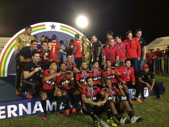 Rubro-negros venceram o Carcará por 1 a 0 e voltam do sertão pernambucano com a 41ª conquista de um Campeonato Pernambucano