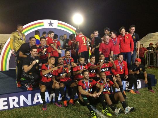 Rubro-negros venceram o Carcará por 1 a 0 e voltam do sertão pernambucano com a 41ª conquista de um Campeonato Pernambucano