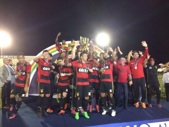 Rubro-negros venceram o Carcará por 1 a 0 e voltam do sertão pernambucano com a 41ª conquista de um Campeonato Pernambucano