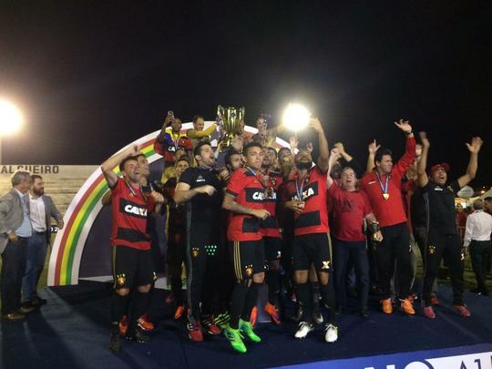 Rubro-negros venceram o Carcará por 1 a 0 e voltam do sertão pernambucano com a 41ª conquista de um Campeonato Pernambucano
