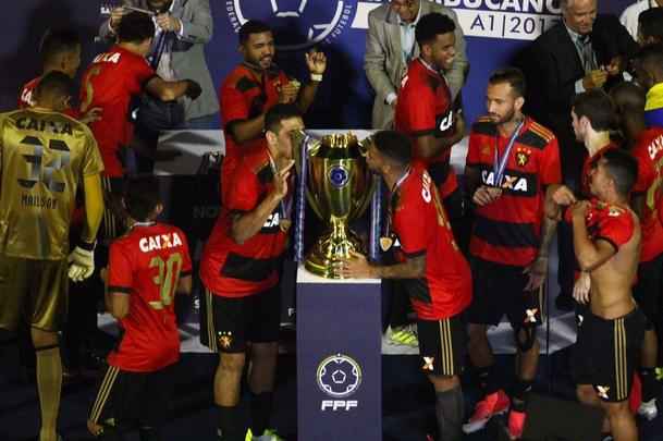 Rubro-negros venceram o Carcar por 1 a 0 e voltam do serto pernambucano com a 41 conquista de um Campeonato Pernambucano