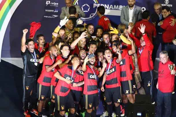 Rubro-negros venceram o Carcar por 1 a 0 e voltam do serto pernambucano com a 41 conquista de um Campeonato Pernambucano