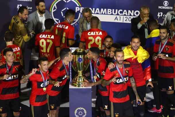 Rubro-negros venceram o Carcar por 1 a 0 e voltam do serto pernambucano com a 41 conquista de um Campeonato Pernambucano