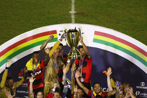 Rubro-negros venceram o Carcar por 1 a 0 e voltam do serto pernambucano com a 41 conquista de um Campeonato Pernambucano