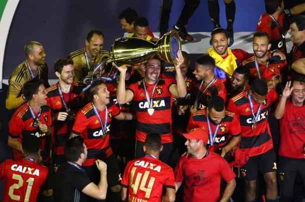 Rubro-negros venceram o Carcar por 1 a 0 e voltam do serto pernambucano com a 41 conquista de um Campeonato Pernambucano