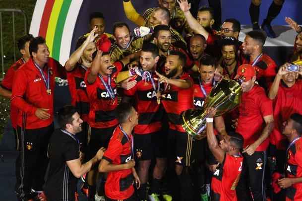 Rubro-negros venceram o Carcar por 1 a 0 e voltam do serto pernambucano com a 41 conquista de um Campeonato Pernambucano