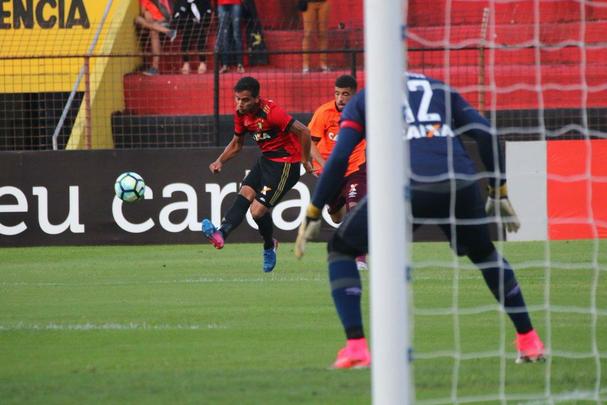 Após conquistar o título do Campeonato Pernambucano, o Sport recebeu o time misto do Atlético-PR, comandado pelo técnico Eduardo Baptista