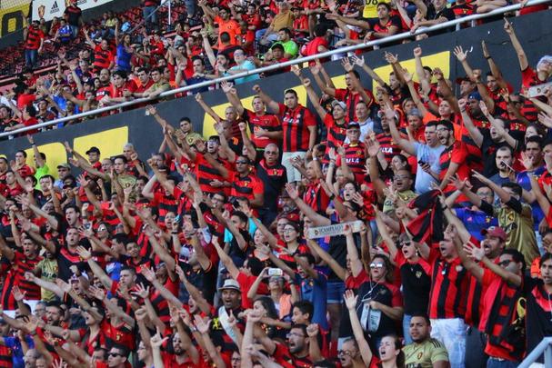 Após conquistar o título do Campeonato Pernambucano, o Sport recebeu o time misto do Atlético-PR, comandado pelo técnico Eduardo Baptista