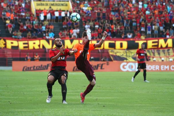 Aps conquistar o ttulo do Campeonato Pernambucano, o Sport recebeu o time misto do Atltico-PR, comandado pelo tcnico Eduardo Baptista