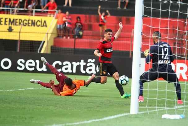 Aps conquistar o ttulo do Campeonato Pernambucano, o Sport recebeu o time misto do Atltico-PR, comandado pelo tcnico Eduardo Baptista