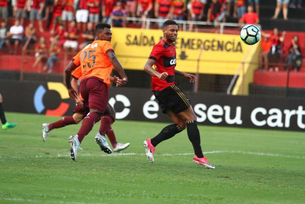 Aps conquistar o ttulo do Campeonato Pernambucano, o Sport recebeu o time misto do Atltico-PR, comandado pelo tcnico Eduardo Baptista
