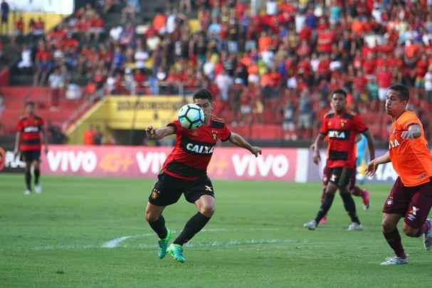 Aps conquistar o ttulo do Campeonato Pernambucano, o Sport recebeu o time misto do Atltico-PR, comandado pelo tcnico Eduardo Baptista