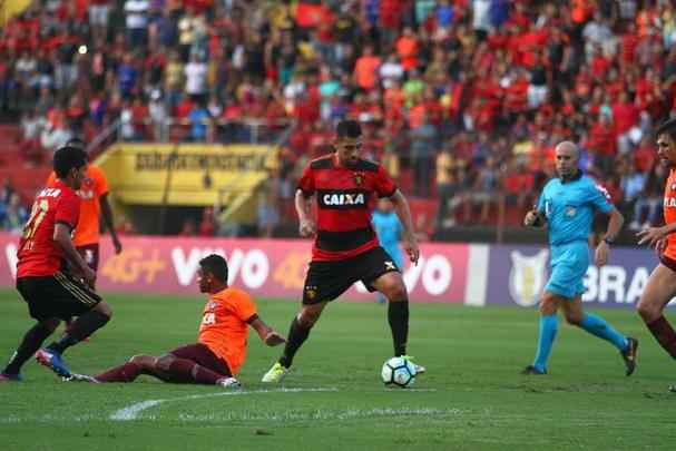 Aps conquistar o ttulo do Campeonato Pernambucano, o Sport recebeu o time misto do Atltico-PR, comandado pelo tcnico Eduardo Baptista