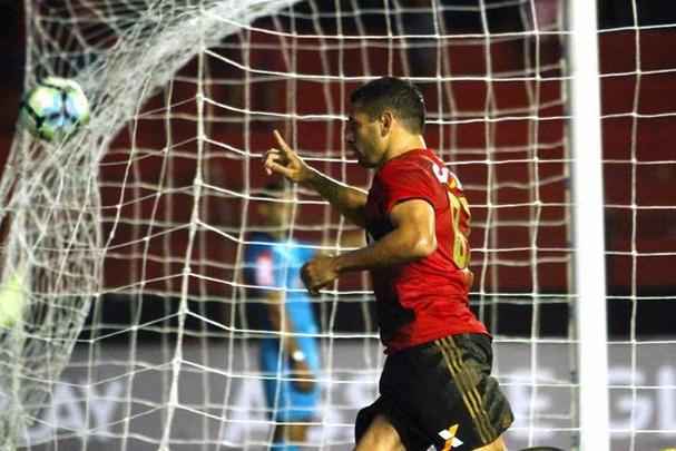 Após conquistar o título do Campeonato Pernambucano, o Sport recebeu o time misto do Atlético-PR, comandado pelo técnico Eduardo Baptista