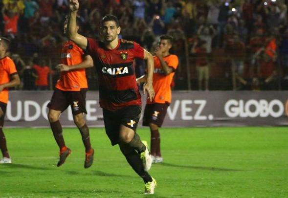 Após conquistar o título do Campeonato Pernambucano, o Sport recebeu o time misto do Atlético-PR, comandado pelo técnico Eduardo Baptista