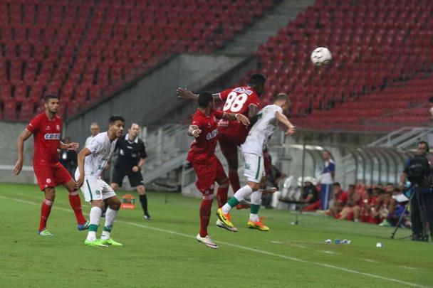 O Náutico recebeu o Juventude na Arena de Pernambuco, com apoio da torcida, que compareceu ao estádio para apoiar o time. O primeiro tempo de jogo foi marcado pelo equilíbrio. Diante disso, o Timbu se deu melhor porque aproveitou a chance que teve. Já no fim da etapa, Gilmar abriu o placar