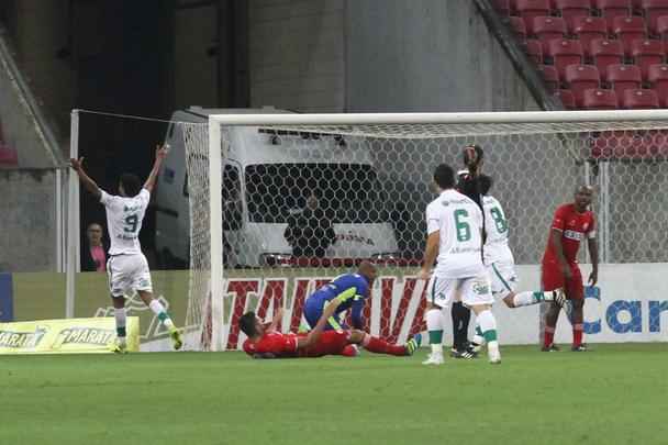 No segundo tempo, equilíbrio permaneceu, mas o Juventude chegou ao empate, com Wallacer. A bola desviou e enganou Tiago Cardoso, que nada pôde fazer