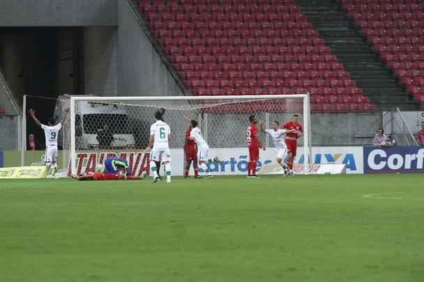 No segundo tempo, equilíbrio permaneceu, mas o Juventude chegou ao empate, com Wallacer. A bola desviou e enganou Tiago Cardoso, que nada pôde fazer