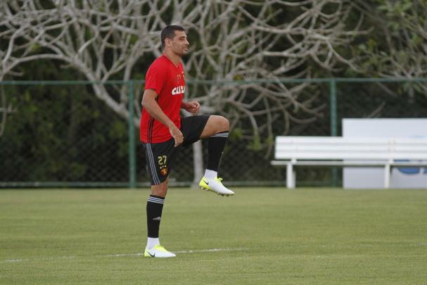 O camisa 87 treinou fisicamente e no mostrou ter perdido muito da condio fsica