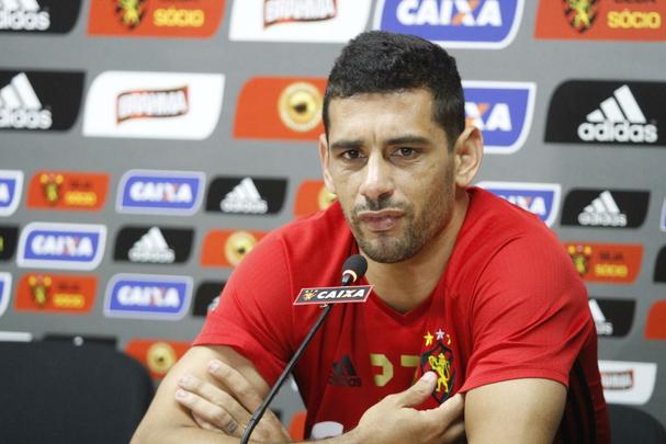 'Me senti desprotegido e isso me fez ficar muito chateado', disparou contra a direo leonina