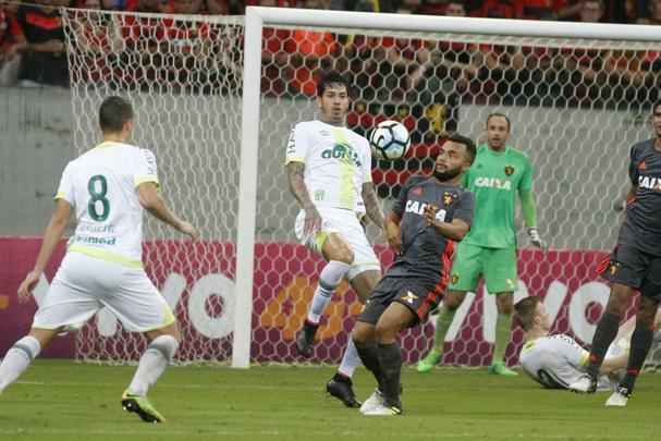 Leo decidiu a partida com dois gols de Andr e um de Diego Souza, que voltou ao time aps ficar quatro dias ausente 